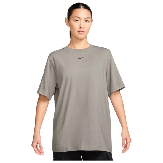 Nike Γυναικεία κοντομάνικη μπλούζα Sportswear Essential Nike Γυναικεία κοντομάνικη μπλούζα Sportswear Essential